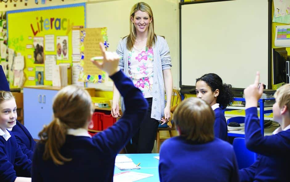 cuanto gana una educadora básica