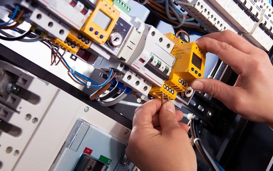 que hace un ingeniero eléctrico
